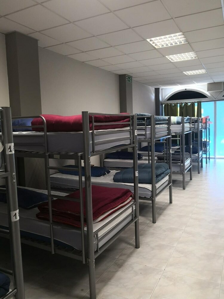 Hostal Albergue Arraigos