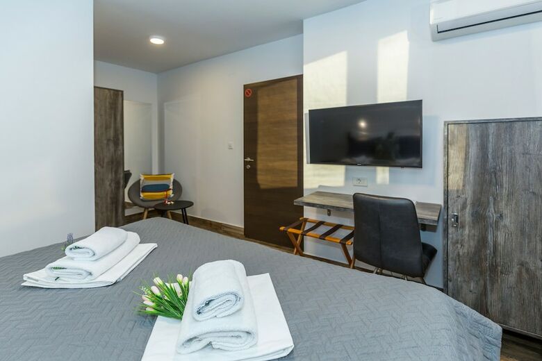 Hotel Apinelo Tower Rooms
