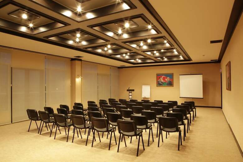 Days Hotel By Wyndham Baku