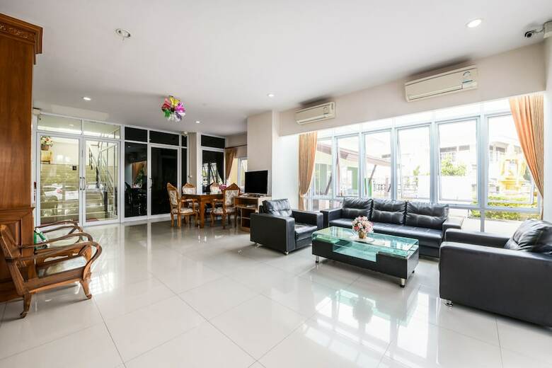 Hotel Oyo 452 Purada Mansion