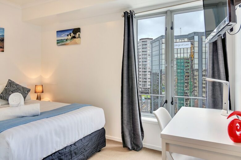 Cute And Central 15th Floor City Apartment