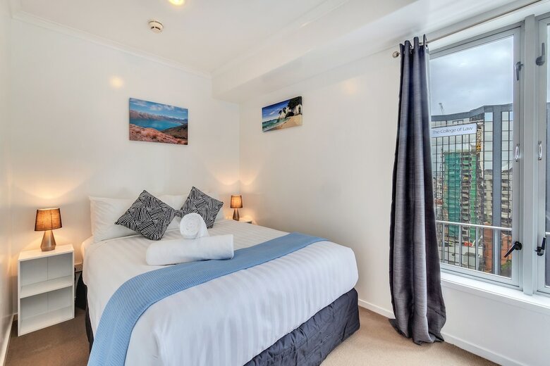 Cute And Central 15th Floor City Apartment