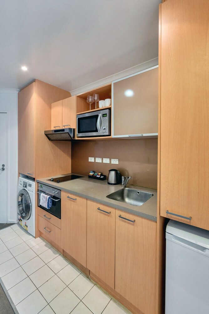 Cute And Central 15th Floor City Apartment