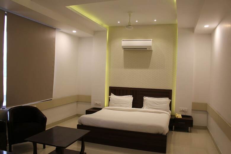 Hotel R R Grand