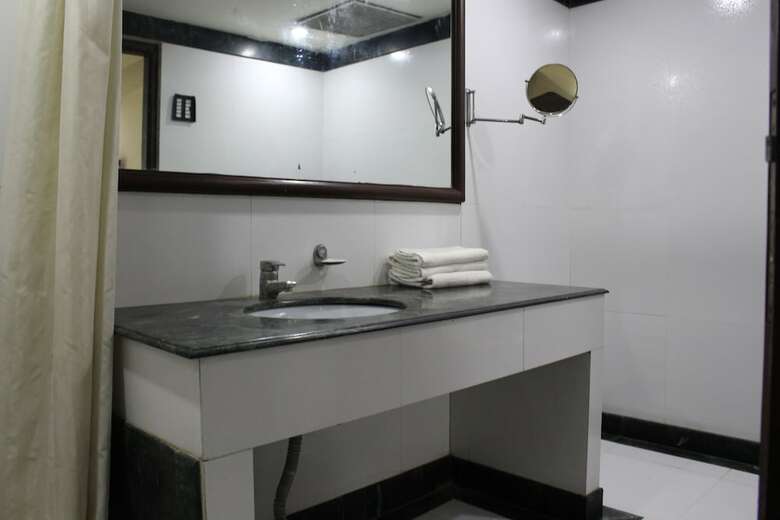 Hotel R R Grand