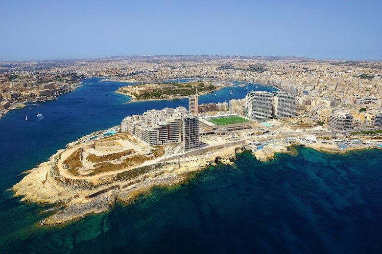 Harbour Views Apart In A Prime Location