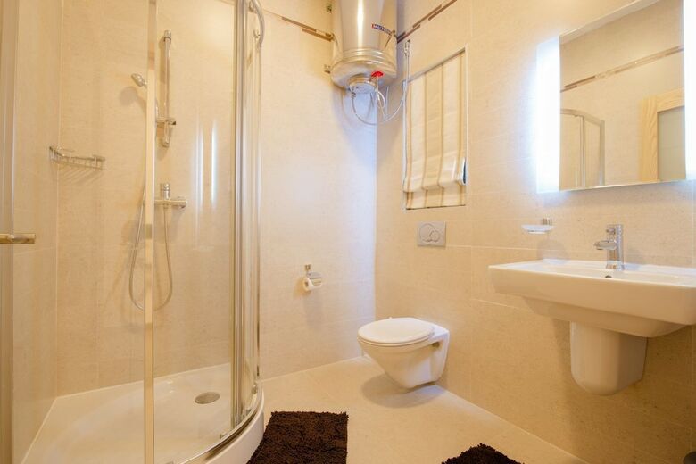 Seafront Luxury Apartment, Pool And Great Location