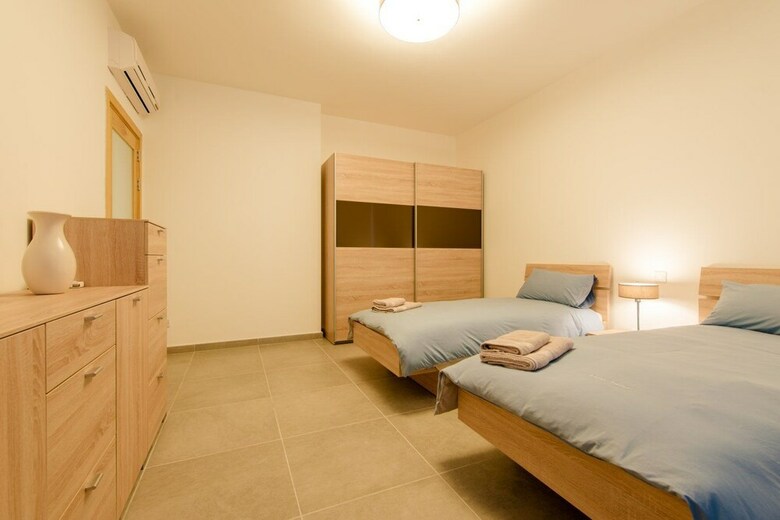 Seafront Luxury Apartment, Pool And Great Location