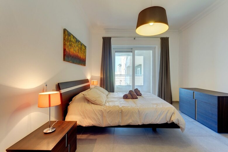 Apartamentos Stunning Seafront Lux Apt, Fort Cambridge Wt Pool
