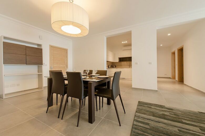 Seafront Luxury Apartment With Pool