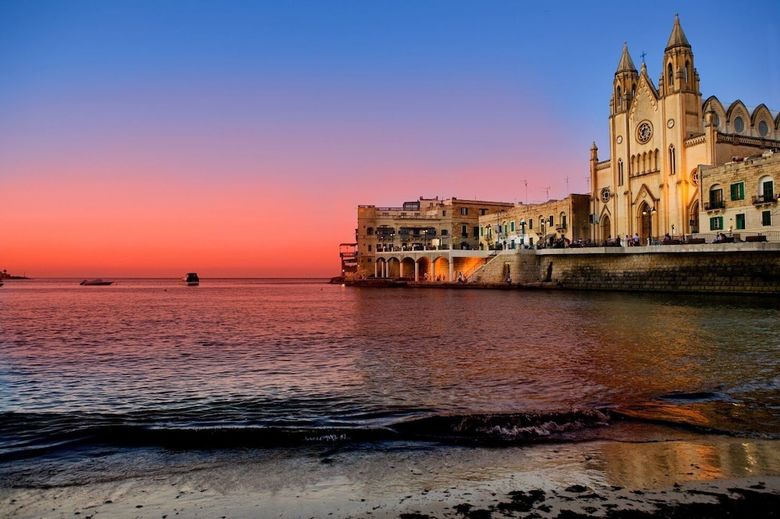 Charming Seafront Apartment, Perfect For Families
