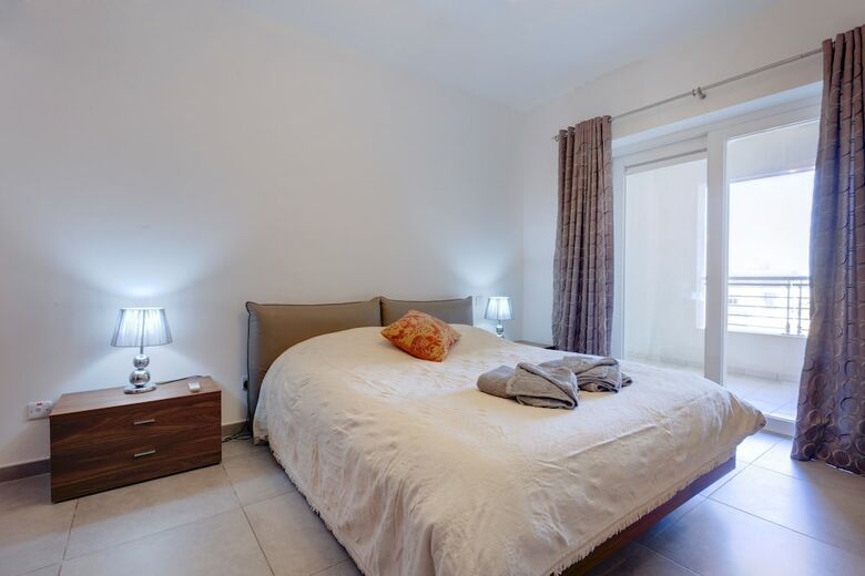 Apartamentos Seafront Lux Fort Cambridge Wt Pool