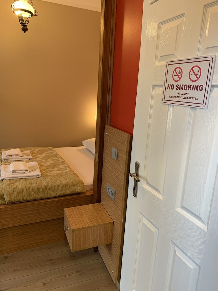 Hostal Antique Hostel & Guesthouse