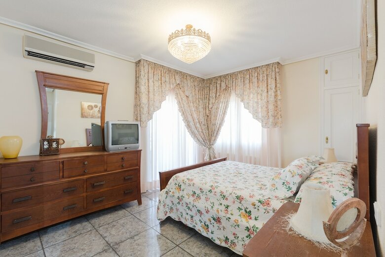 Villa Fidalsa White House Premium