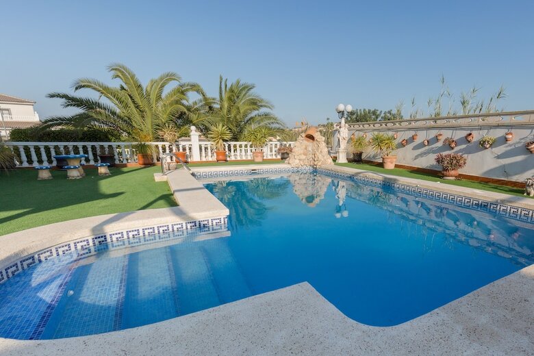 Villa Fidalsa White House Premium