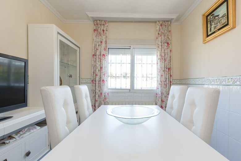 Villa Fidalsa White House Premium