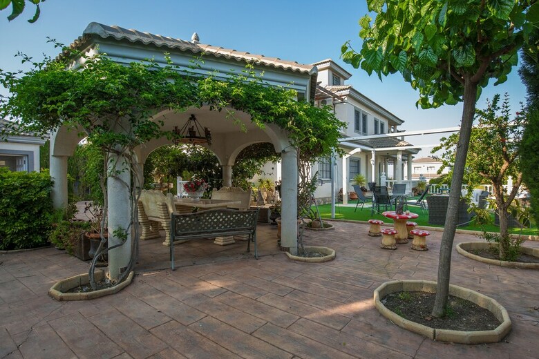 Villa Fidalsa White House Premium