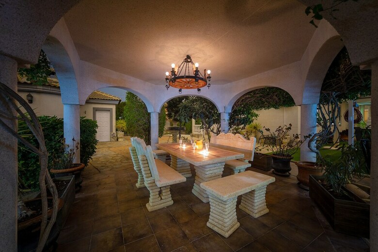 Villa Fidalsa White House Premium
