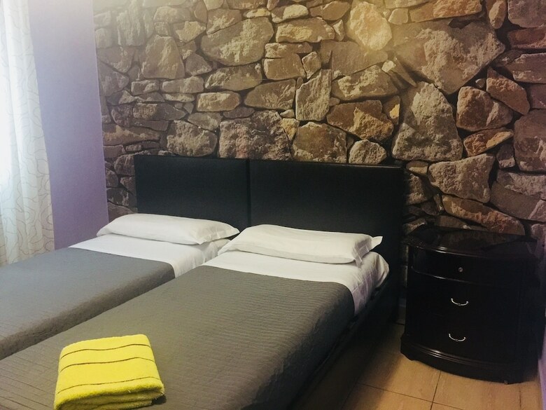 Hostal Rome City Hostel