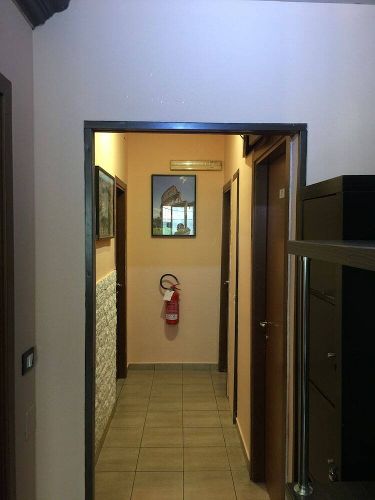 Hostal Rome City Hostel