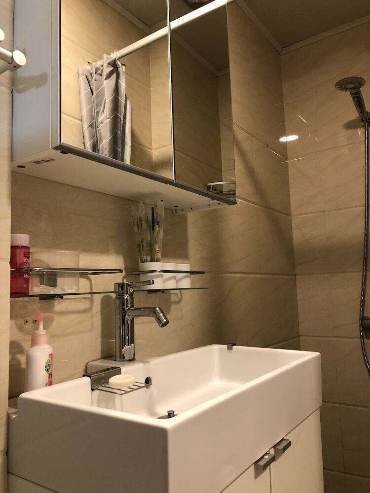 Hotel Henry's Apartment- Executive 717