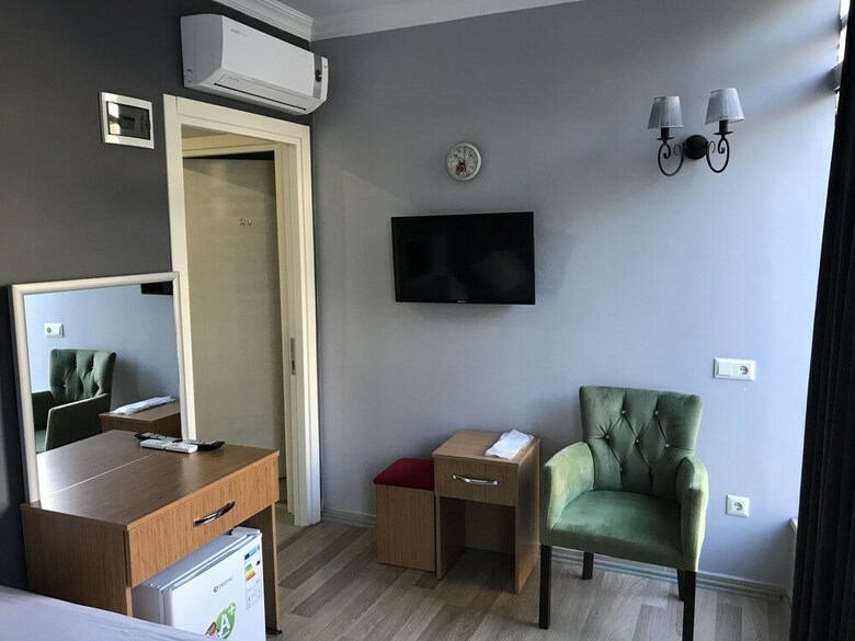 Ema Hotel