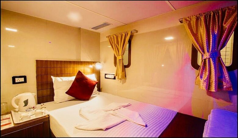 Qubestay Airport Capsule Hotel & Hostel