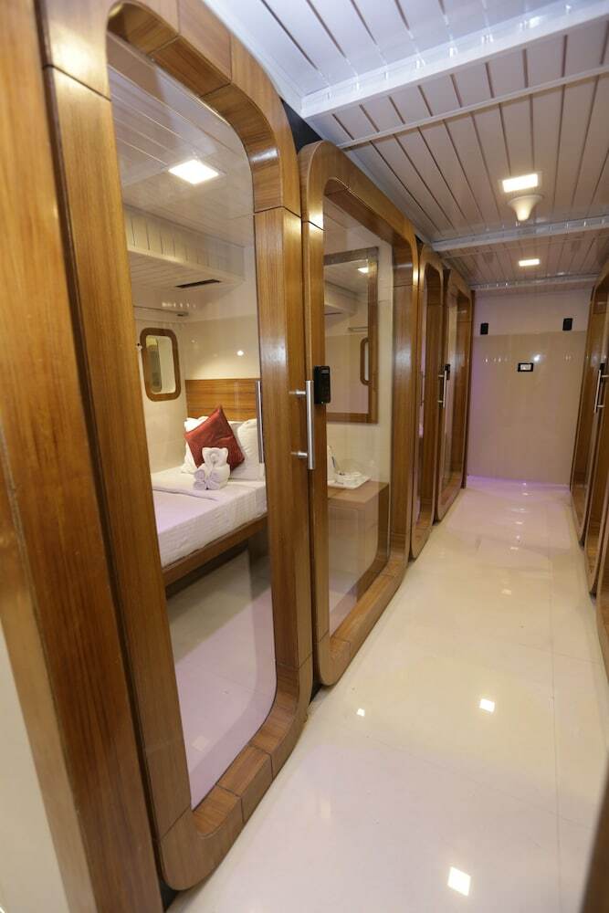 Qubestay Airport Capsule Hotel & Hostel