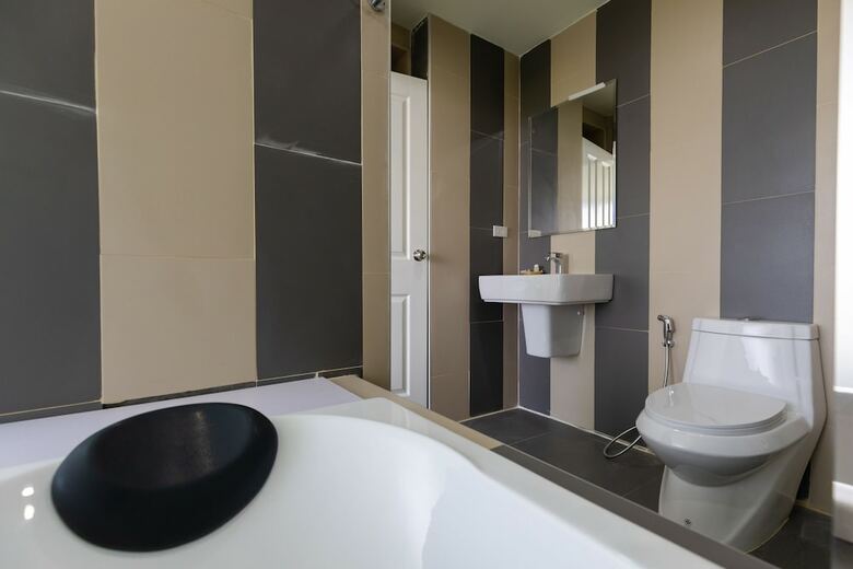Hotel Jj Airport Phuket Condotel By O