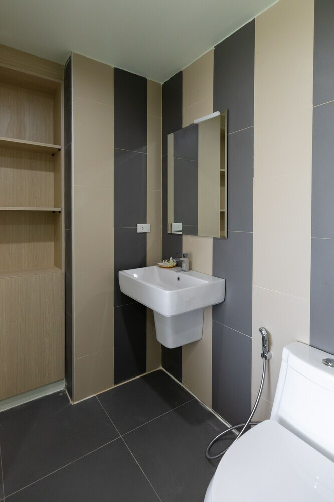 Hotel Jj Airport Phuket Condotel By O