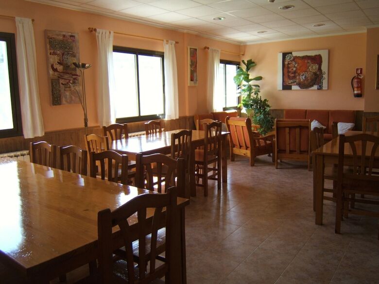 Hostal Albergue La Font Lluny