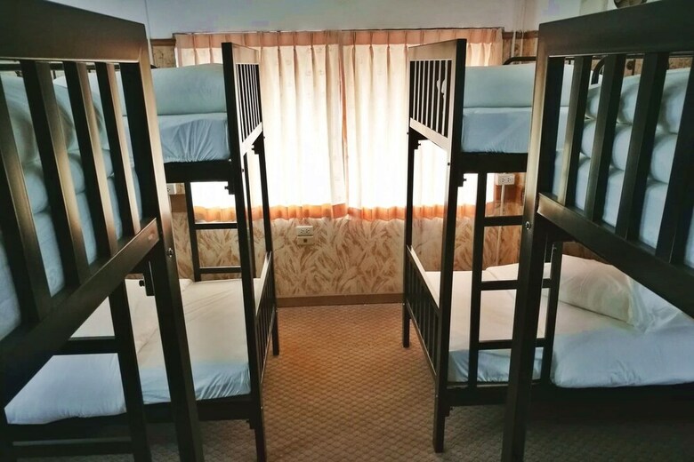 Hostal T Y Guest House