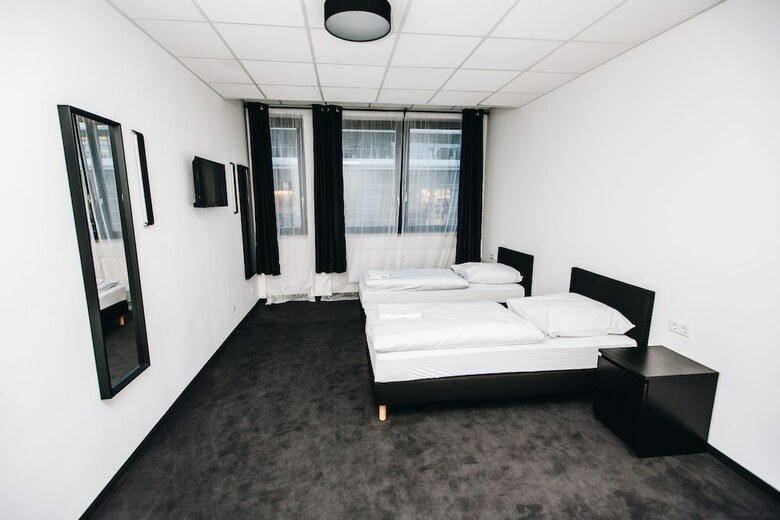 Hostal Huxx City