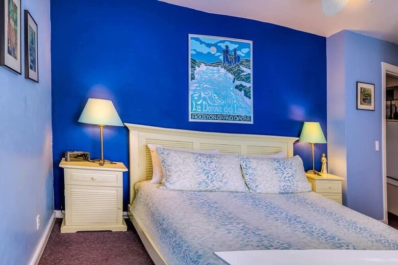 Blue Moon House ~ Just Five Blocks From Osf!