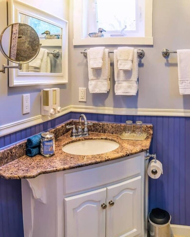 Blue Moon House ~ Just Five Blocks From Osf!