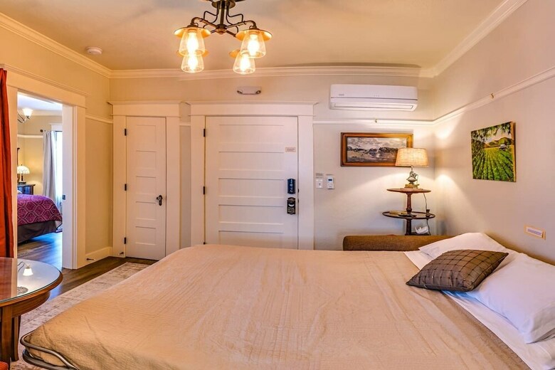 Apartamentos Redtail Suites~orliena Suite ~tesla Station