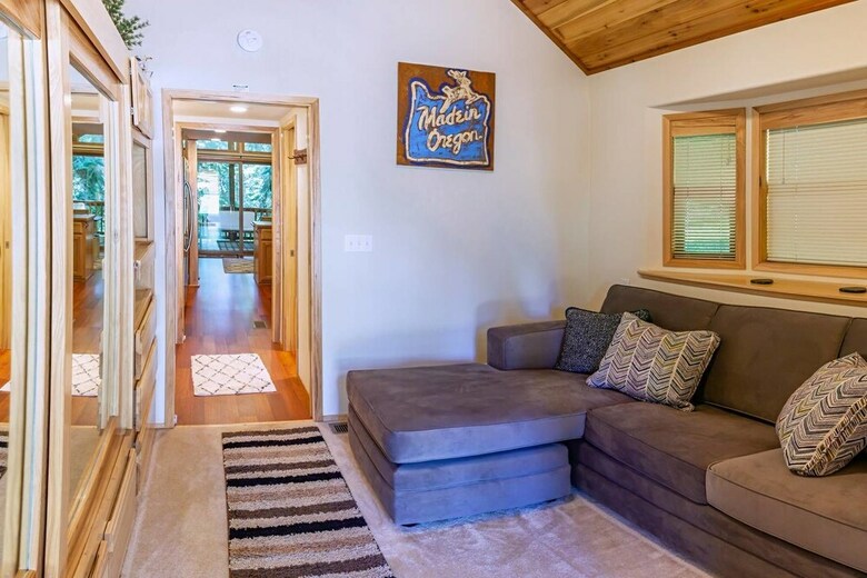 #49 The Cabins At Hyatt Lake - Sleeps 4 - Private