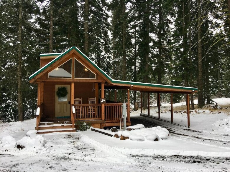 #49 The Cabins At Hyatt Lake - Sleeps 4 - Private