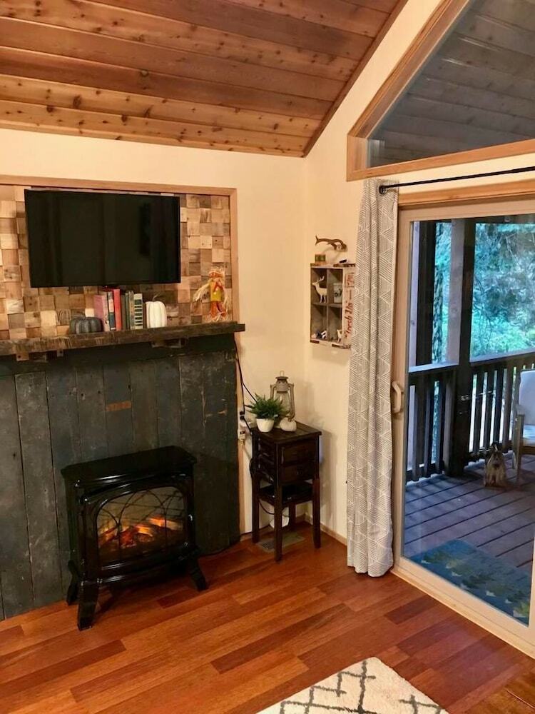 #49 The Cabins At Hyatt Lake - Sleeps 4 - Private