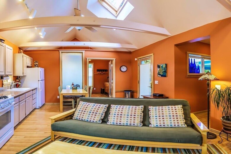 Blue Moon Cottage ~ Pet Friendly ~ 5 Blocks To Osf