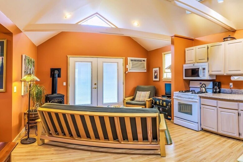 Blue Moon Cottage ~ Pet Friendly ~ 5 Blocks To Osf