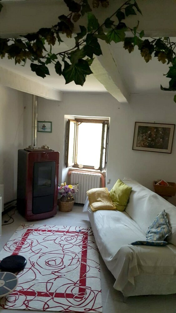 House With 2 Bedrooms In Cingoli, With Wifi