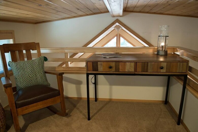 #51 & #52 Hyatt Lake Compound~sleeps 10~lake View