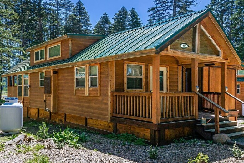 #51 & #52 Hyatt Lake Compound~sleeps 10~lake View