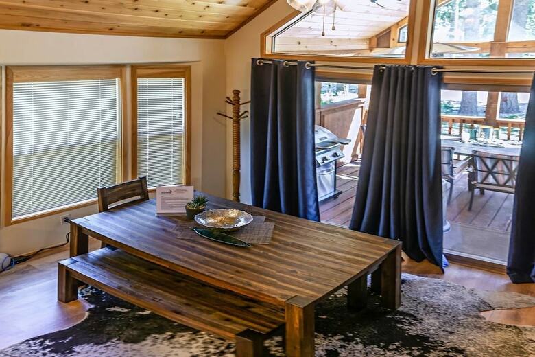 #51 & #52 Hyatt Lake Compound~sleeps 10~lake View