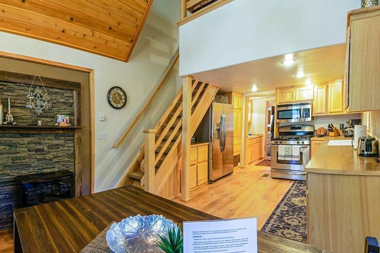 #51 & #52 Hyatt Lake Compound~sleeps 10~lake View