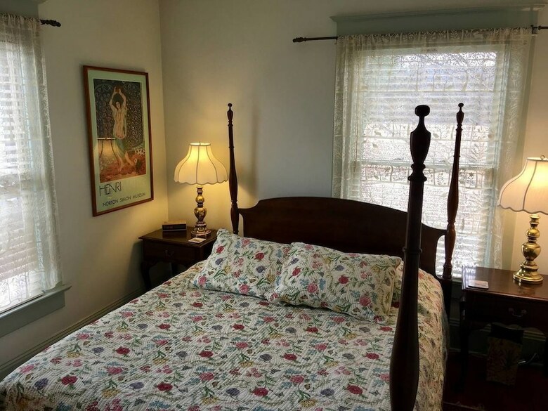 Anne Hathaway House