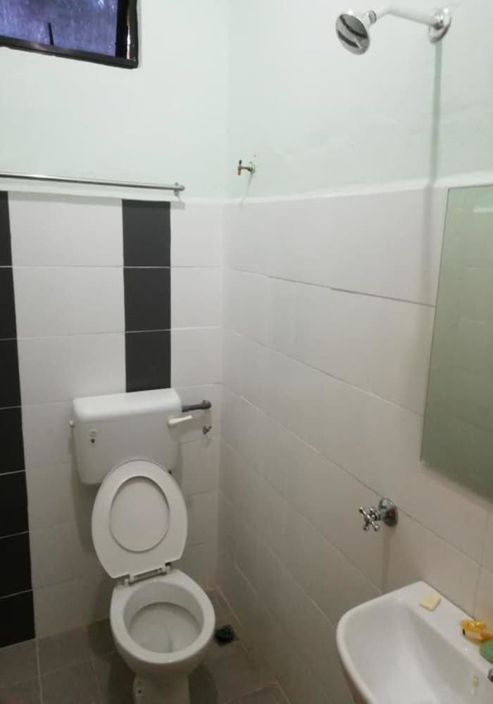 Hotel By Lawang Suites