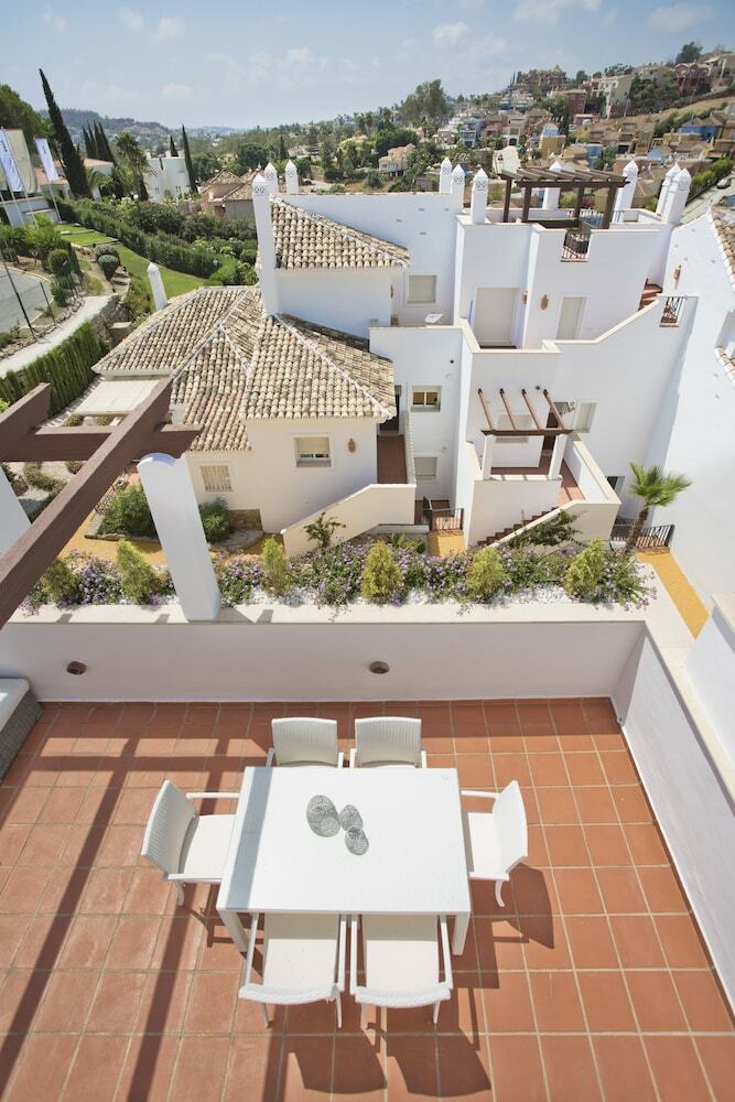 Apartamentos Livescape Aloha Royal