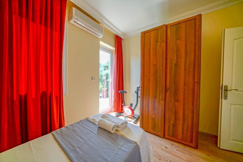 Picus Apartment
